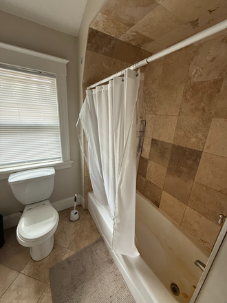 Upstairs Full Bathroom - Clean, Spacious Room, 10mins from Campus! Apartments