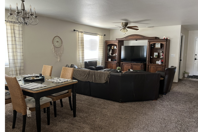 Shared living/dining room - Bobcat house/Mariposa room