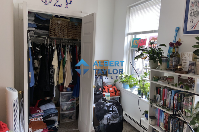 Bedroom - TOP FLOOR 5Bed/2Bath with Views! Apartments