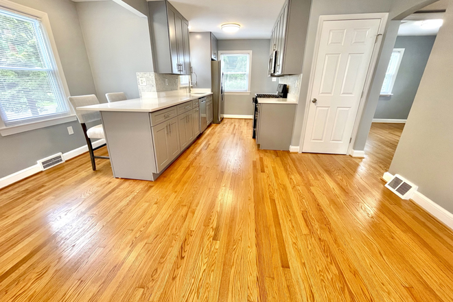 Open floor plan! - LEASING NOW FOR 2026-27 SCHOOL YEAR! INCREDIBLE HOUSE, GORGEOUS KITCHEN, FREE PARKING, GIANT MASTER!