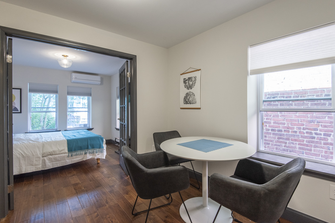 living space - Fully Furnished 1BR and Studio 5min walk to Drexel Townhome