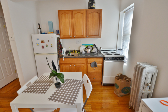 . - Spacious, sunny, 1-bed on Symphony Rd. Contact Will McGowan 617.512.5822 Apartments