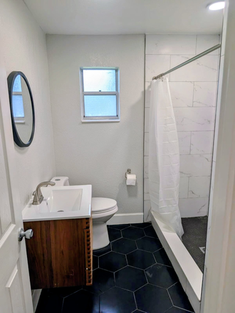 Brand new bathroom - Only One Private Room Left! Brand New Bath! Minutes from UCF! House