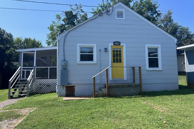 Exterior - Tucked Away Downtown Gem Private, Renovated, and Ready for 2026 Move In