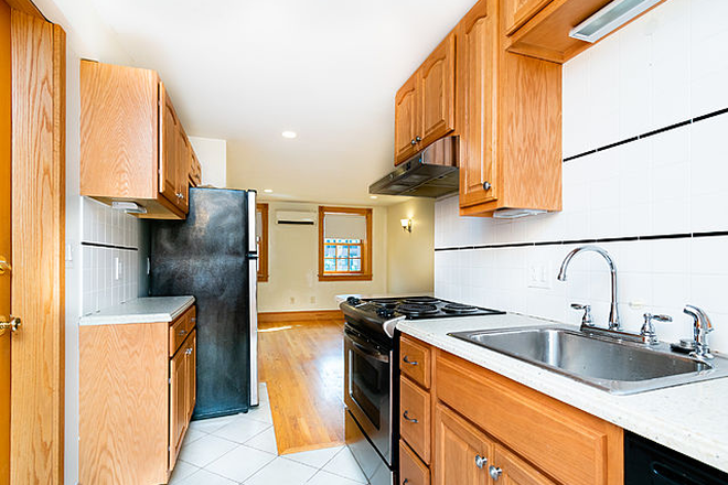 Call NOW for showings! 617-236-8600 - MYRTLE ST - CHARMING YET MODERN 1BR/1BA AVAIL *9/1/2025* ON BEACON HILL W/ H&HW INC, LNDRY NEARBY! Apartments