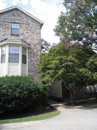 Condo Building - 2 Bedroom 1 1/2 Bath Condo Close to VUMC and Vanderbilt Campus
