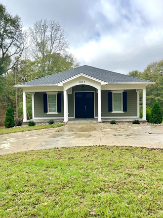 Front of Home - Beautiful 3 bed, 2 bath home with quick access to Clemson University!