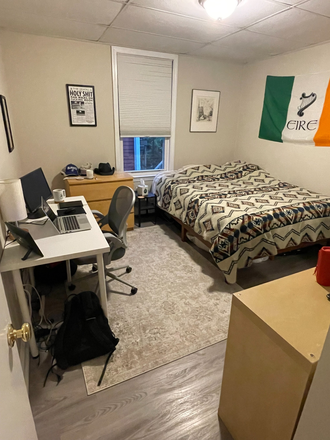 Bedroom - Furnished Summer Room near Harvard Sq (May–Aug) – $1300 | Spacious 2-Floor Apt, Great Location