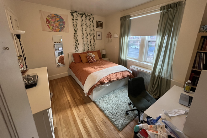 Bedroom - BRIGHTON 3 BED CLOSE TO BC  09/01 COMMONWEALTH AVE Apartments