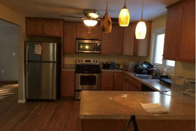 Kitchen - 457 Middle Turnpike, Storrs, CT House