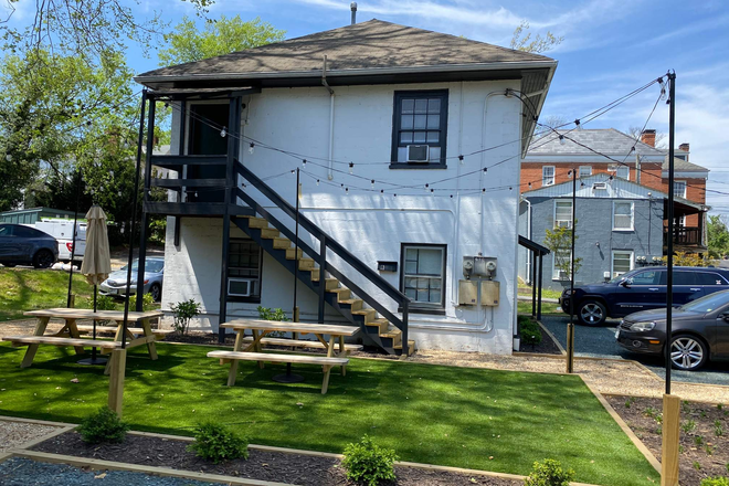 Unit B - Duplex close to campus