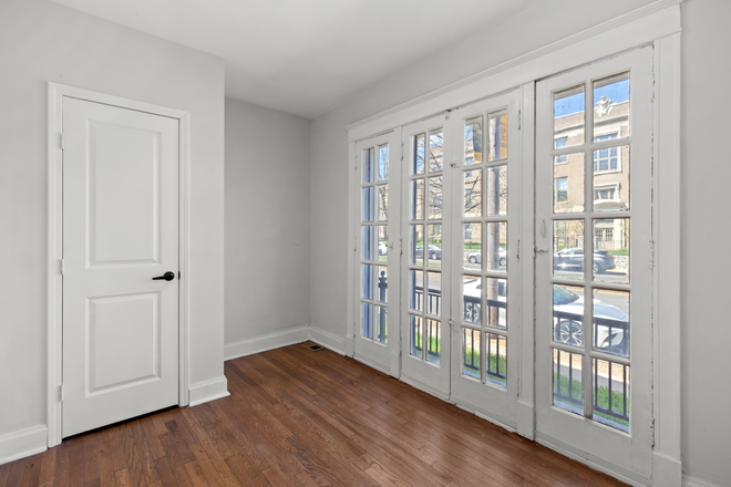 Bedroom - Apartment on Kingsland Ave