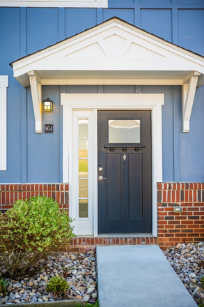 Unit Entrance - The VUE at College Square. Furnished townhome with great views of Liberty University