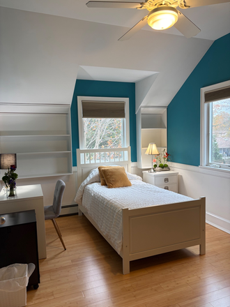 Bedroom - Furnished room for female-Cranbury Rd-Princeton Junction