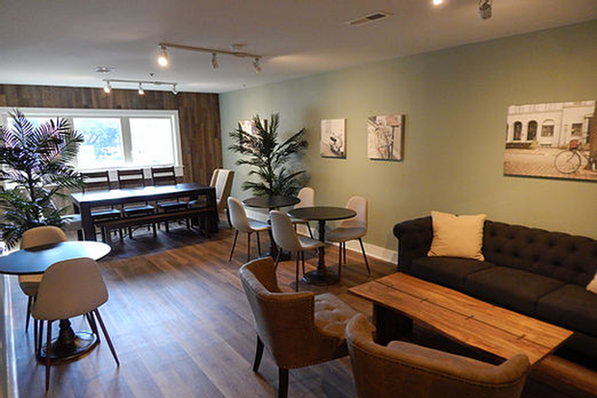 Study Lounge - 40 Bee Street Flats (MUSC) Upgraded Condo Avail August 15, 2025