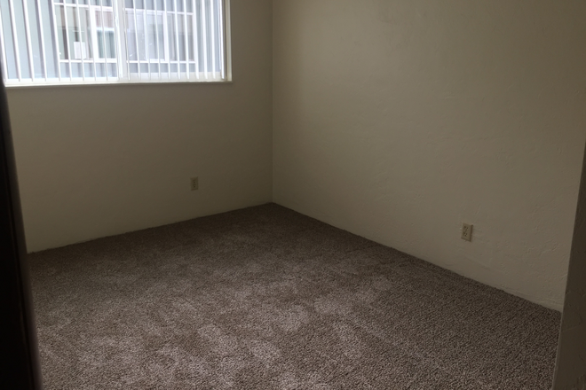 Bedroom 1 - One Bedroom Apartment For One Person Close To U of O Campus With Under Building Parking