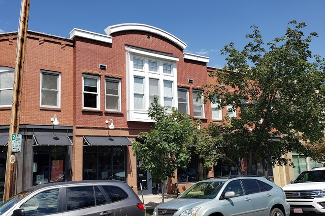 building - AVAILABLE 8/5: 1941 Pearl St #202 Condo
