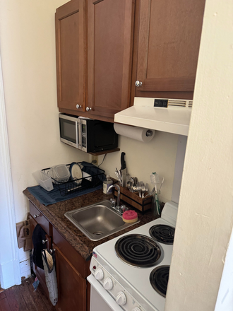 Kitchenette - 1 Bedroom Apartment