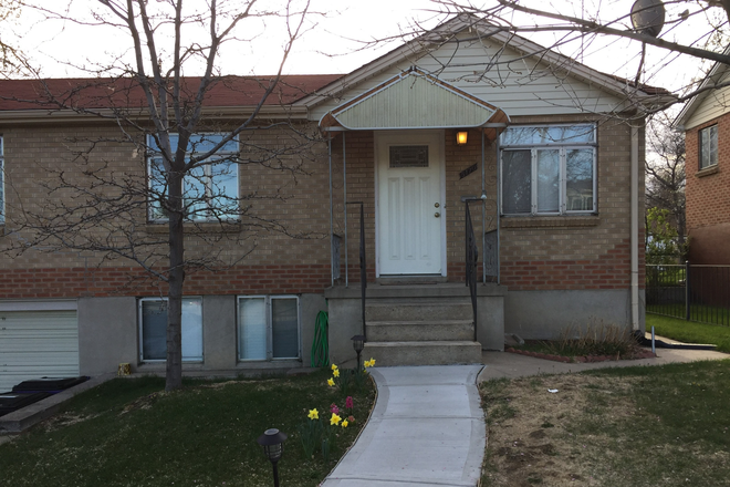 Front - 4 Bedroom / 2 Bath 3 short blocks to Regis House