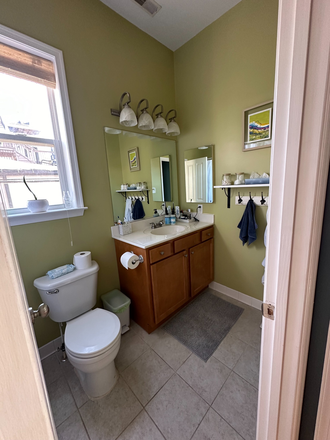 Bathroom - 1 bed 1 bath for rent in shared row home 15 min walk to JHH