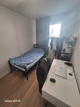 Bedroom (personal belongings like blankets and clothes will be removed) - 1 Furnished Bedroom with Private Bathroom in 3-Bedroom Triplex - Downtown Chinatown