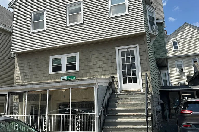 External view - Looking for Spring 2027 subletter! Short walk to campus, near Davis Sq and Ball Sq! Apartments