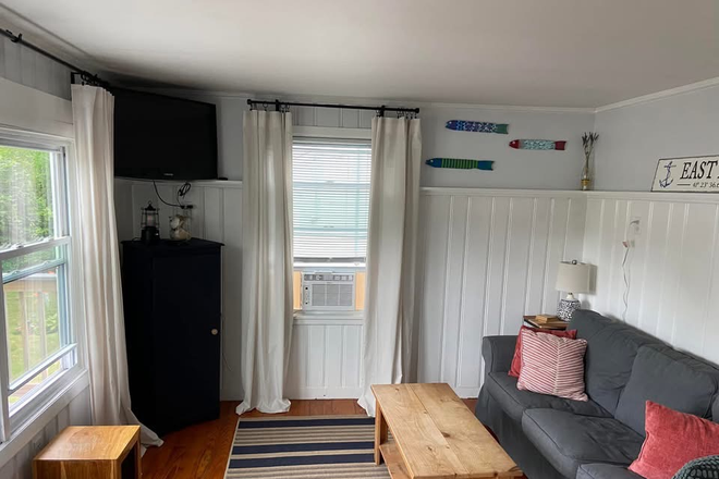 Living room - Cottage close to campus Apartments