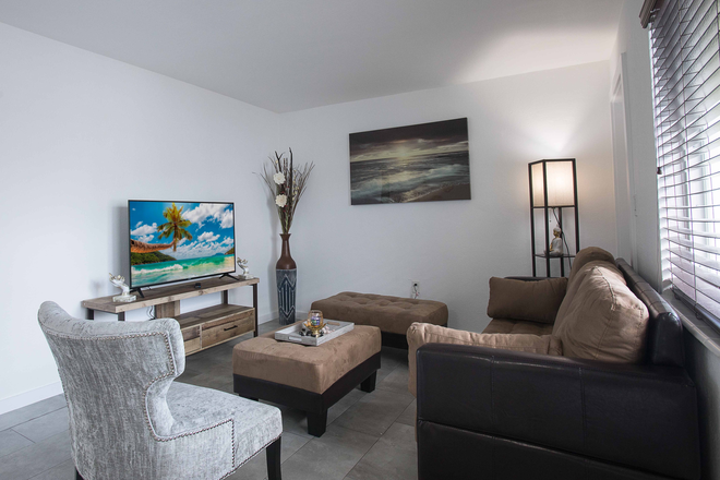 Living Room - 2 bedroom Apartment Close to UM