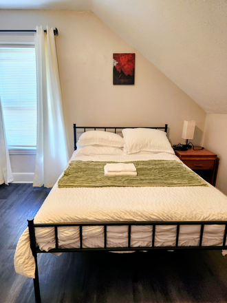 Bedroom - 3 bedroom apartment near Miriam Hospital