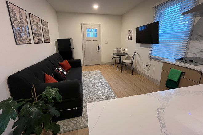 Living Room - One Bedroom Apt Private Entrance 7 Mins Walking to PU