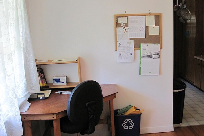 Business Nook in Dining Room - Looking for a new housemate - Available Immediately