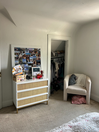 Bedroom for rent - Grandview St: SPRING SUBLEASE, rent negotiable! Parking and AC included Triplex