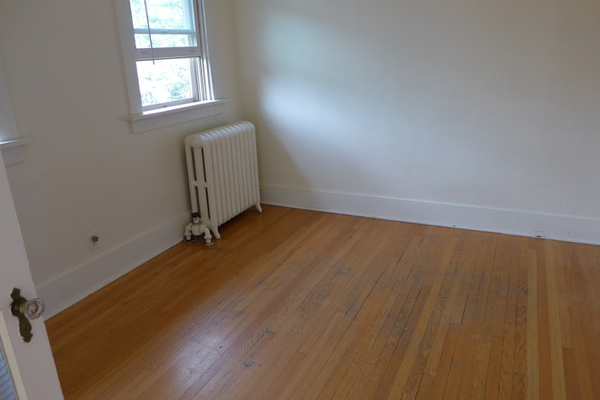 2 - AUGUST PRE-LEASING: 982 13th St (Many Units Available) Apartments