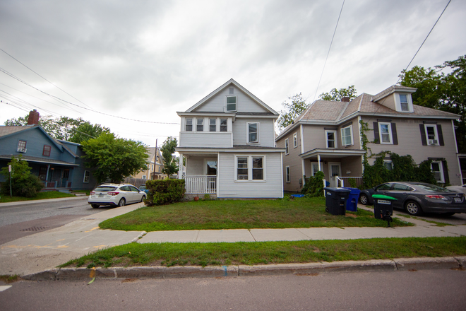 Outside Street View - 302 Colchester Ave.