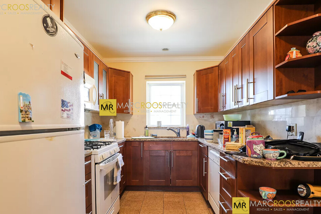 KITCHEN - BRIGHTON 3 BED 2 BATH LAKE SHORE RD SEPTEMBER 1 CLOSE TO BC