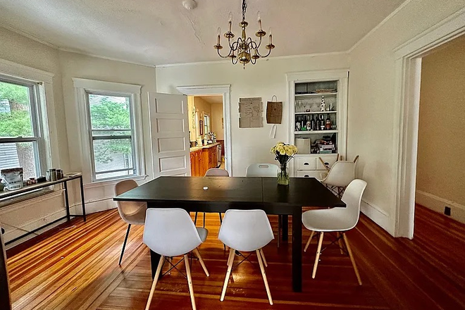 Dining Room - NO FEE! 6 Bedroom 16 Curtis Ave Apartments