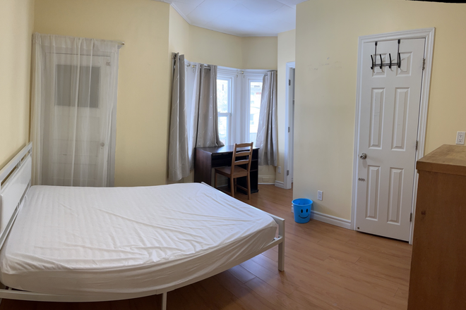 Bedroom - One room for rent in Chinatown