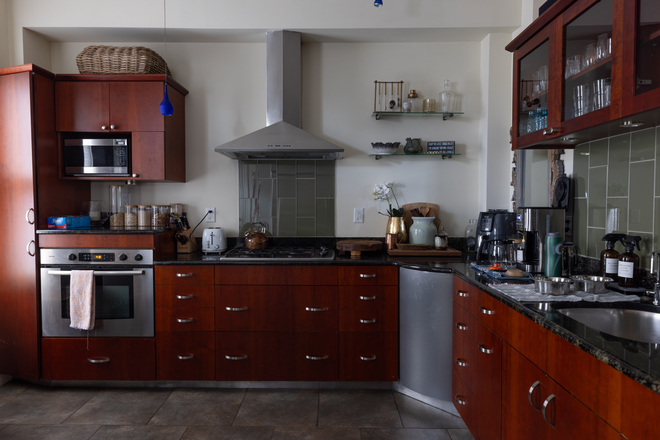 Kitchen - High-end 1-2 Bedroom, Hill Section, close to campus Apartments