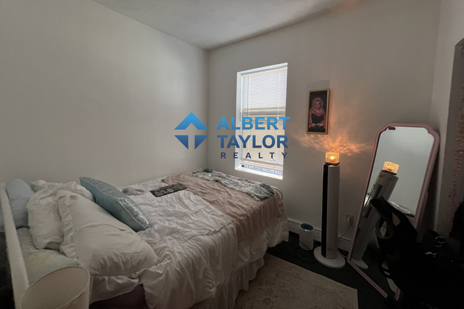 Bedroom - Large, Private 1 Bedroom - Steps to Campus