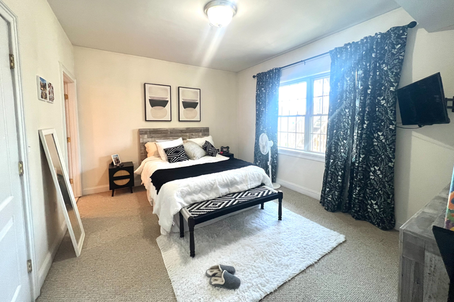 bostonrealtyonline.com - Two-Bed with Free Parking, Central AC and In-unit Laundry