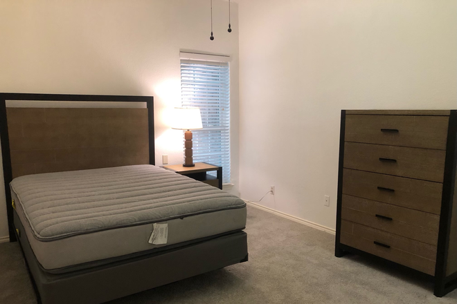 Bedroom - 1BD in 2BD/3BR Condo (FULLY FURNISHED, UTILITIES INCLUDED)
