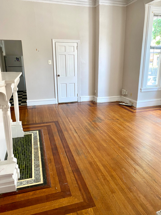 Decorative Fireplace - Spacious Studio Apartment. Walk to Brown