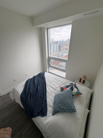 B - 🏡 Modern Co-Living in Downtown Toronto! Condo