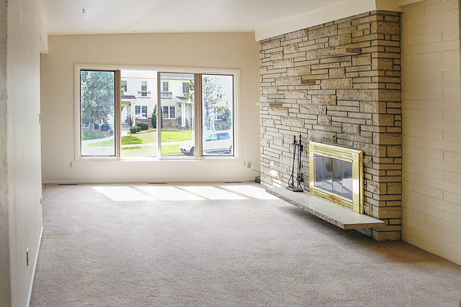 3357 - 3357 Stanford -(4BR/ 2BA) Duplex