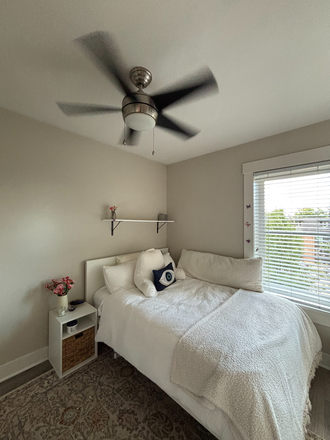 Bedroom - Newly Remodeled, Modern, Apartment on the Hill, 5 MINUTES to campus & 10 MINUTES to Pearl