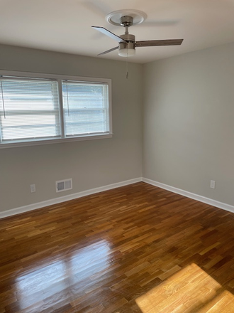 Bedroom - Updated 4 bdrm 2 1/2 bath house with a very short walk to UNCW