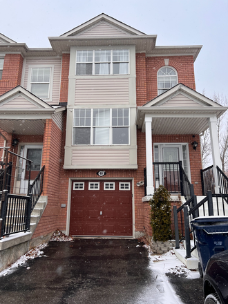 front of the house - 1 bedroom in a 3 Bedroom Townhouse near UofT/Centennial college - Looking for female tenant