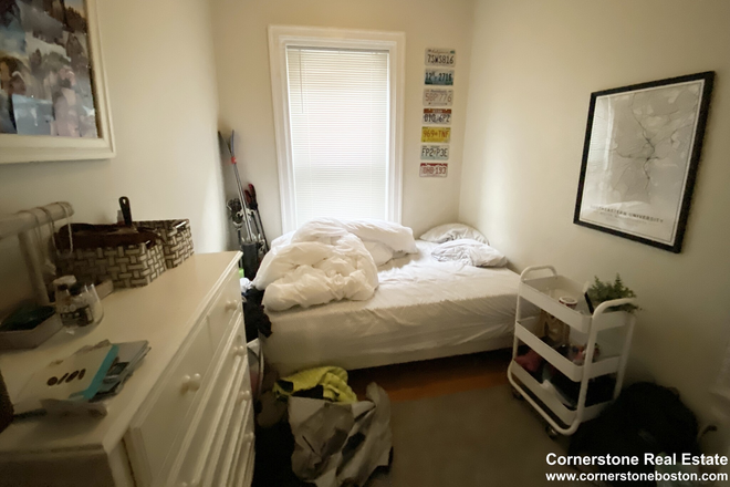 bed1 - Great 3 Bed 1 Bath, Open Living Space, Equal Sized Bedrooms Apartments