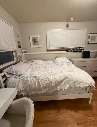 Bedroom - Spring/Summer Sublease Fully Furnished Near Campus Triplex