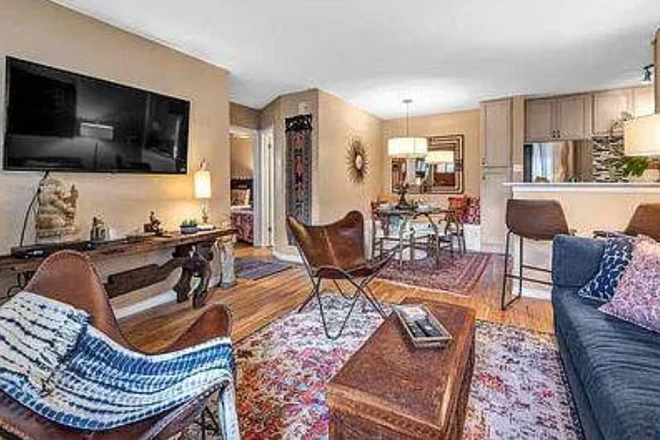 Living room & dining area - 1 Bedroom Available in 3-Bedroom House Next to the Hill - Girls Only